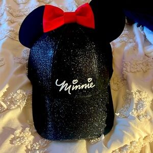 OFFICIAL Walt Disney Minnie Mouse Ears Hat adorned w/ red bow. NWOT.